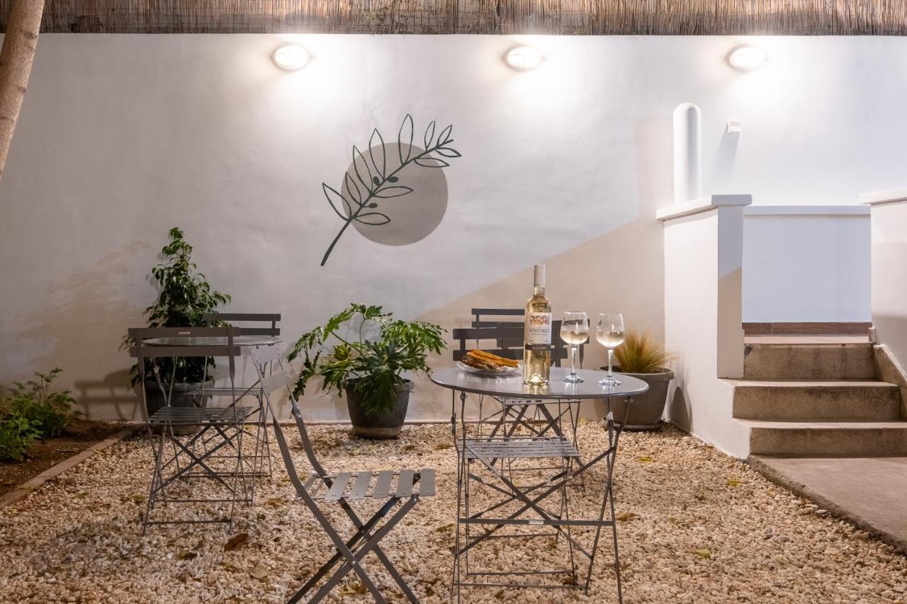 Central5 Boutique Apartments With Common Garden Next To Metro أثينا المظهر الخارجي الصورة