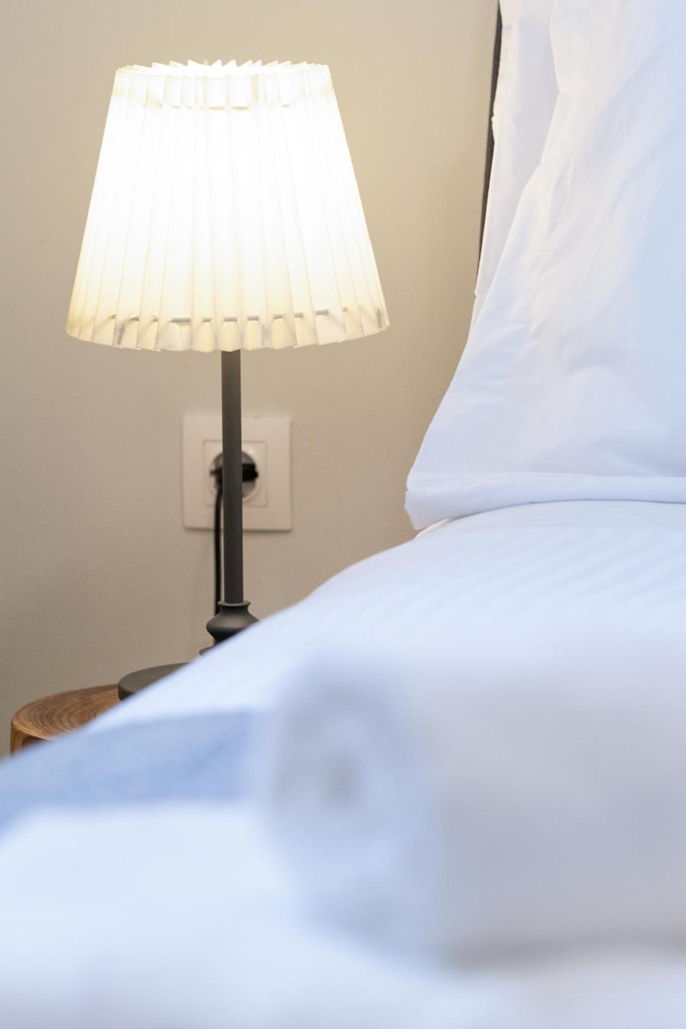 Central5 Boutique Apartments With Common Garden Next To Metro أثينا المظهر الخارجي الصورة